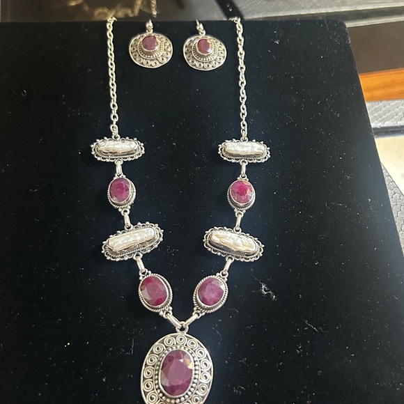 Vintage artisan crafted silver Ruby and natural pearl necklace and earring - Picture 10 of 10